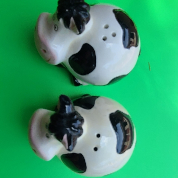 Set of Happy Cows Salt & Pepper Shakers - Picture 3 of 9